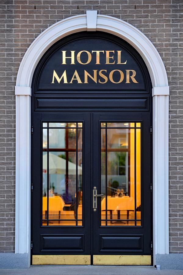 Hotel Mansor Зомбки Экстерьер фото